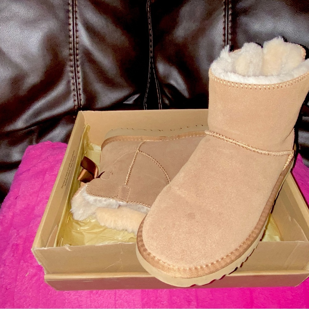 UGGS BOOTS